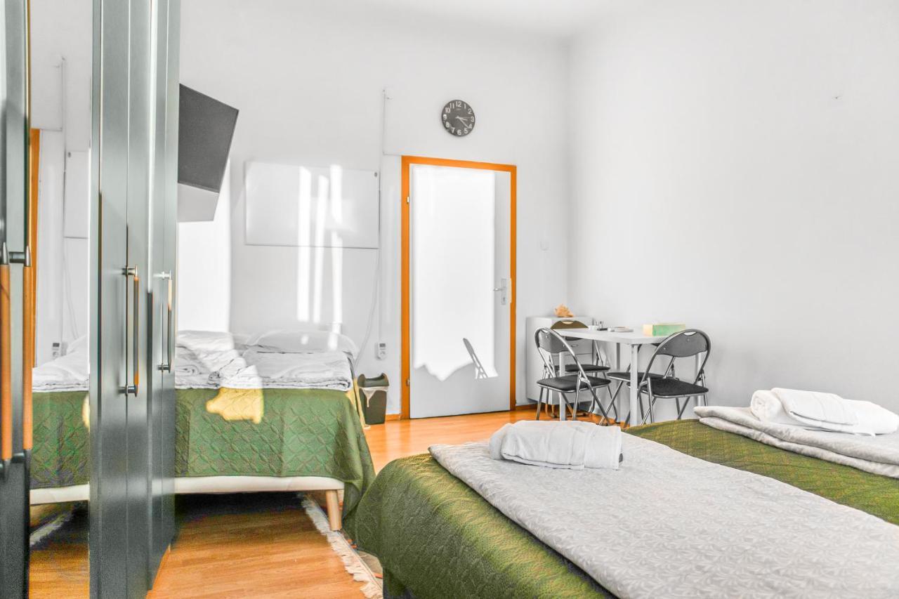 וינה Joyful 2Br Shared Apt Near Millenium Tower & Danube River מראה חיצוני תמונה