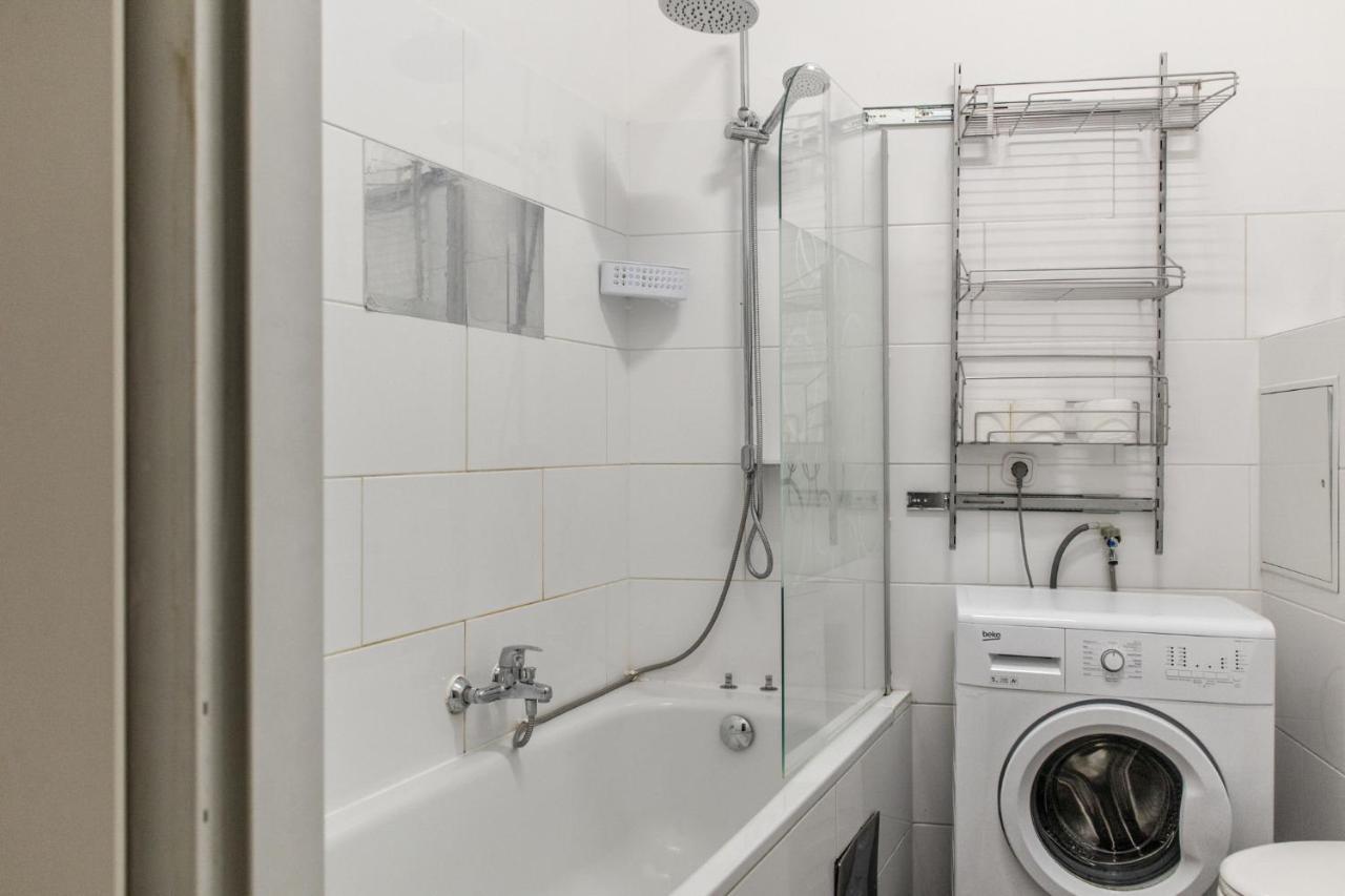 וינה Joyful 2Br Shared Apt Near Millenium Tower & Danube River מראה חיצוני תמונה