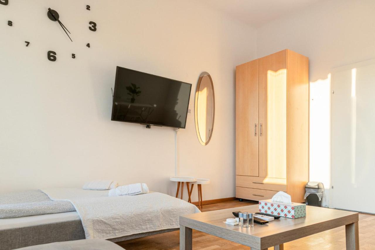 וינה Joyful 2Br Shared Apt Near Millenium Tower & Danube River מראה חיצוני תמונה
