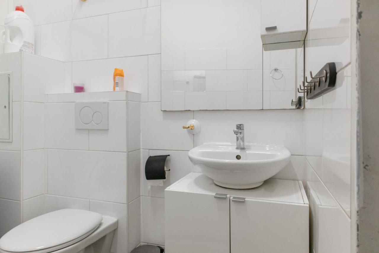 וינה Joyful 2Br Shared Apt Near Millenium Tower & Danube River מראה חיצוני תמונה